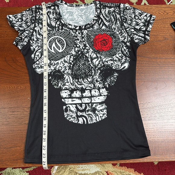 INKnBURN Skull/Rose Short Sleeve T-Shirt Women's Small - Picture 6 of 6